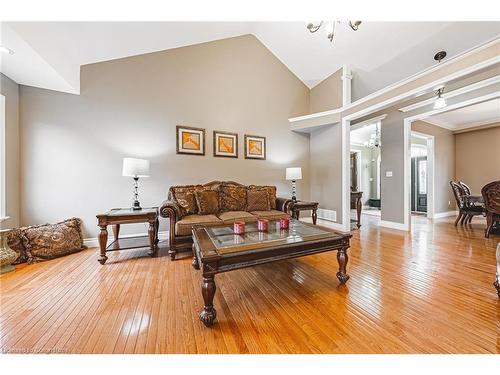 6 Laing Court, Morriston, ON - Indoor Photo Showing Living Room