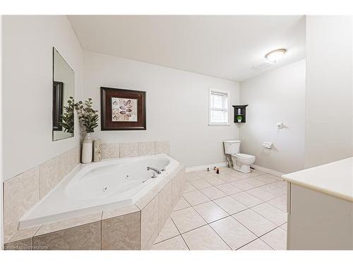 6 Laing Court, Morriston, ON - Indoor Photo Showing Bathroom