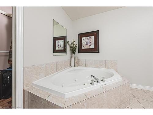 6 Laing Court, Morriston, ON - Indoor Photo Showing Bathroom