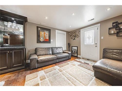 6 Laing Court, Morriston, ON - Indoor Photo Showing Living Room