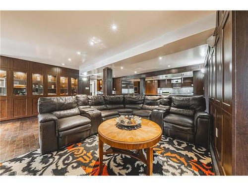 6 Laing Court, Morriston, ON - Indoor Photo Showing Living Room