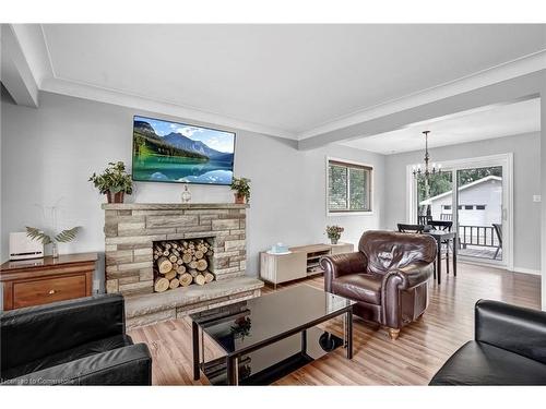 9184 Airport Road W, Mount Hope, ON - Indoor Photo Showing Living Room