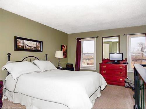 187 Barton Street W, Hamilton, ON - Indoor Photo Showing Bedroom