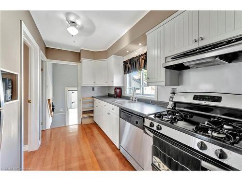 569 Barnaby Street, Hamilton, ON - Indoor Photo Showing Kitchen