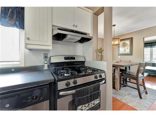 569 Barnaby Street, Hamilton, ON - Indoor Photo Showing Kitchen