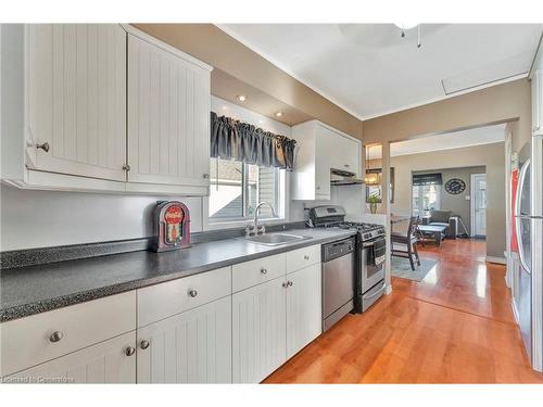 569 Barnaby Street, Hamilton, ON - Indoor Photo Showing Kitchen