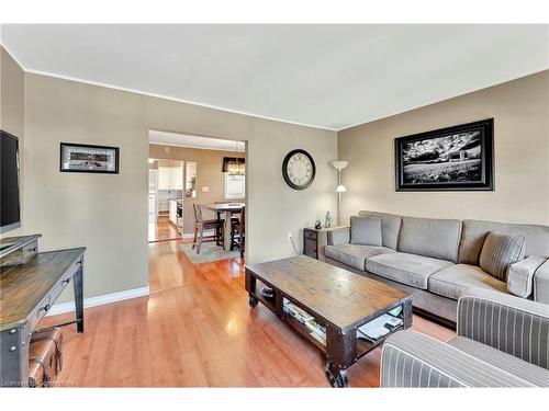 569 Barnaby Street, Hamilton, ON - Indoor Photo Showing Living Room