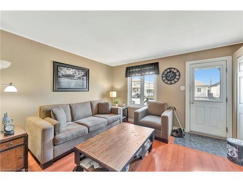 569 Barnaby Street, Hamilton, ON - Indoor Photo Showing Living Room