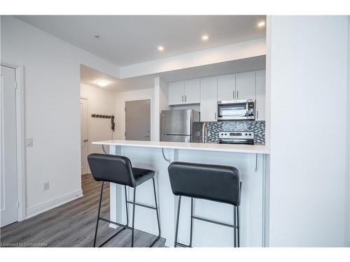 801-16 Concord Place, Grimsby, ON - Indoor Photo Showing Kitchen