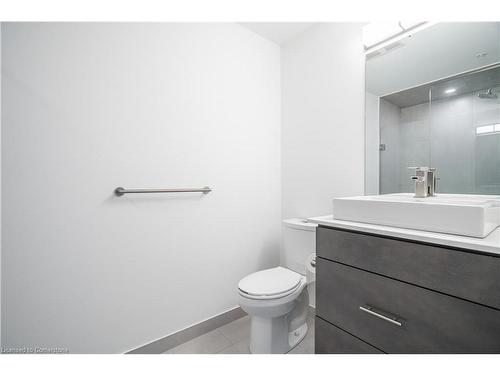 801-16 Concord Place, Grimsby, ON - Indoor Photo Showing Bathroom