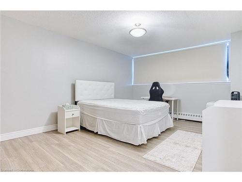 407-215 Glenridge Avenue, St. Catharines, ON - Indoor Photo Showing Bedroom