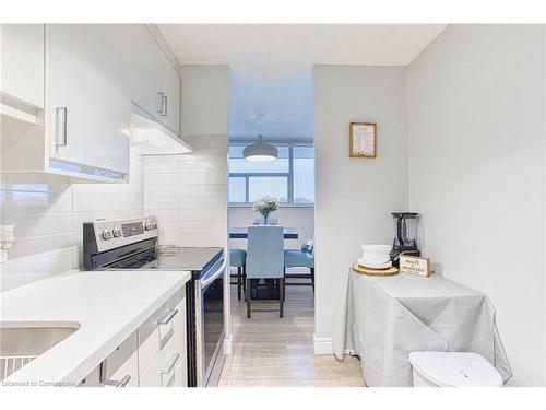 407-215 Glenridge Avenue, St. Catharines, ON - Indoor Photo Showing Kitchen