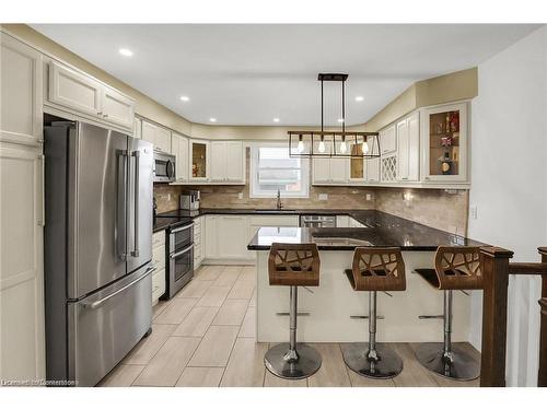 18 Merritt Crescent, Grimsby, ON - Indoor Photo Showing Kitchen