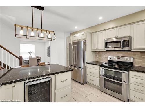 18 Merritt Crescent, Grimsby, ON - Indoor Photo Showing Kitchen With Stainless Steel Kitchen