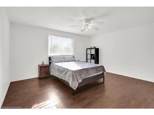 18 Merritt Crescent, Grimsby, ON - Indoor Photo Showing Bedroom