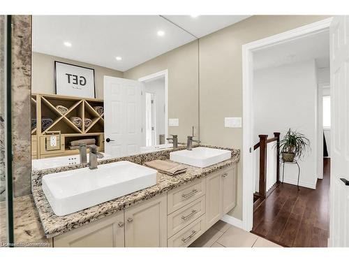 18 Merritt Crescent, Grimsby, ON - Indoor Photo Showing Bathroom