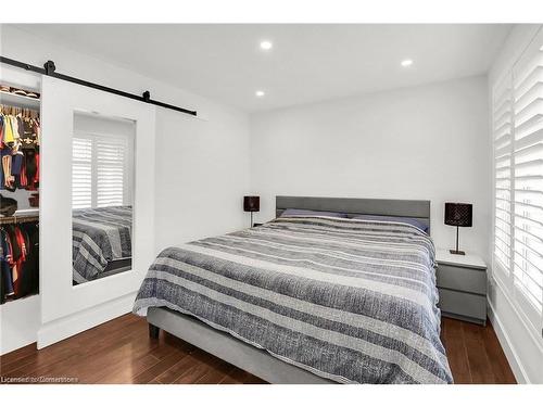 18 Merritt Crescent, Grimsby, ON - Indoor Photo Showing Bedroom