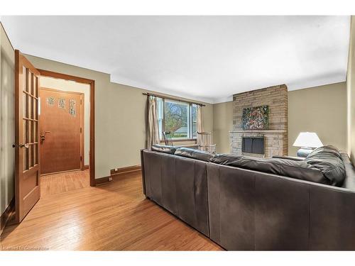 6 Oswego Avenue, St. Catharines, ON - Indoor Photo Showing Living Room With Fireplace