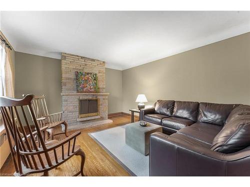 6 Oswego Avenue, St. Catharines, ON - Indoor Photo Showing Living Room With Fireplace