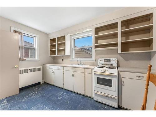 6 Oswego Avenue, St. Catharines, ON - Indoor Photo Showing Kitchen