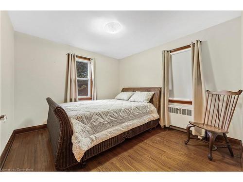 6 Oswego Avenue, St. Catharines, ON - Indoor Photo Showing Bedroom