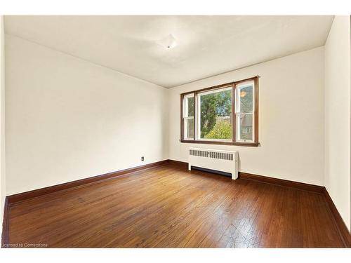 6 Oswego Avenue, St. Catharines, ON - Indoor Photo Showing Other Room