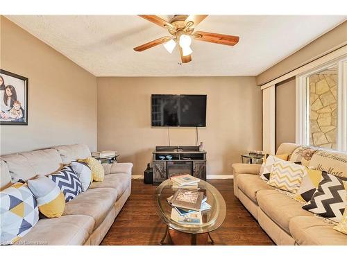 1239 Westbrook Road, Hamilton, ON - Indoor Photo Showing Living Room