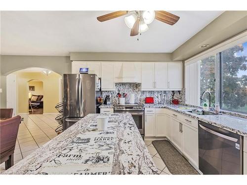 1239 Westbrook Road, Hamilton, ON - Indoor Photo Showing Kitchen