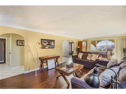 1239 Westbrook Road, Hamilton, ON - Indoor Photo Showing Living Room