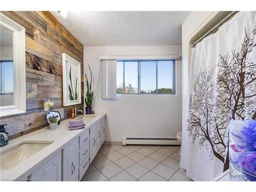 1239 Westbrook Road, Hamilton, ON - Indoor Photo Showing Bathroom