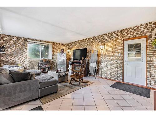 1239 Westbrook Road, Hamilton, ON - Indoor Photo Showing Living Room