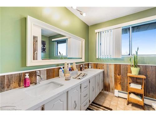 1239 Westbrook Road, Hamilton, ON - Indoor Photo Showing Bathroom