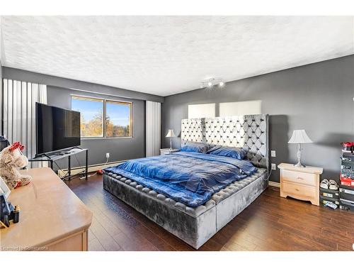 1239 Westbrook Road, Hamilton, ON - Indoor Photo Showing Bedroom