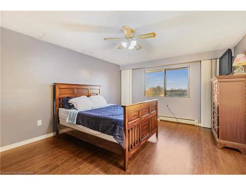 1239 Westbrook Road, Hamilton, ON - Indoor Photo Showing Bedroom