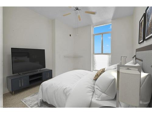 1603-5250 Lakeshore Road, Burlington, ON - Indoor Photo Showing Bedroom