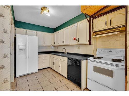 1603-5250 Lakeshore Road, Burlington, ON - Indoor Photo Showing Kitchen