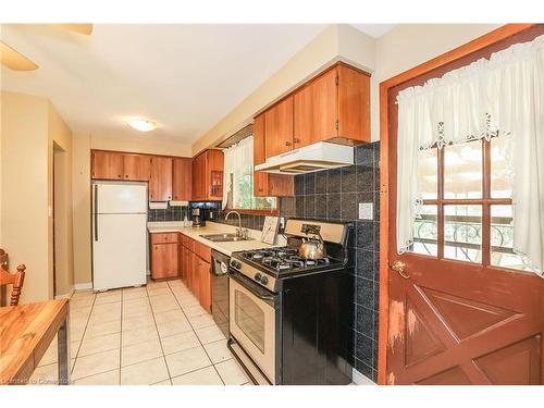 19 Hillview Drive, Grimsby, ON - Indoor Photo Showing Kitchen With Double Sink