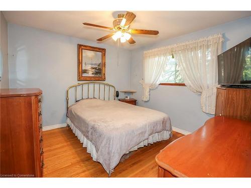 19 Hillview Drive, Grimsby, ON - Indoor Photo Showing Bedroom