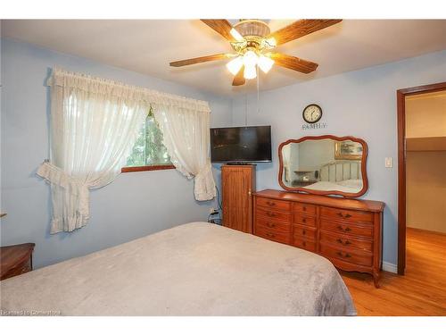 19 Hillview Drive, Grimsby, ON - Indoor Photo Showing Bedroom