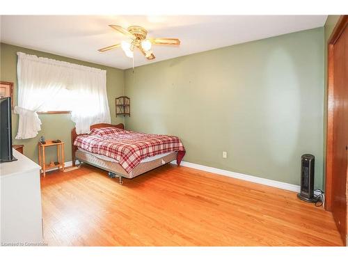 19 Hillview Drive, Grimsby, ON - Indoor Photo Showing Bedroom