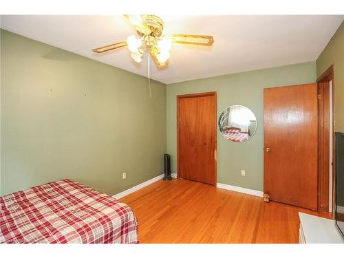 19 Hillview Drive, Grimsby, ON - Indoor Photo Showing Bedroom