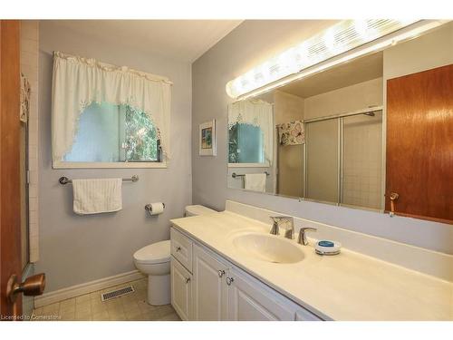 19 Hillview Drive, Grimsby, ON - Indoor Photo Showing Bathroom