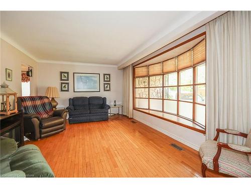 19 Hillview Drive, Grimsby, ON - Indoor Photo Showing Living Room