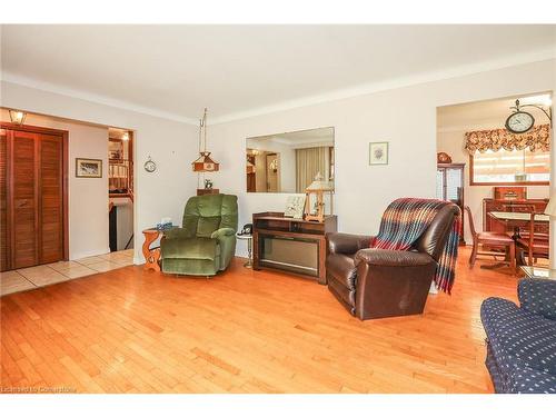 19 Hillview Drive, Grimsby, ON - Indoor Photo Showing Living Room