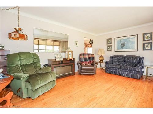 19 Hillview Drive, Grimsby, ON - Indoor Photo Showing Living Room