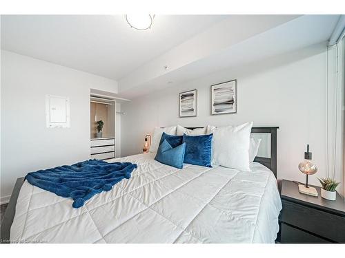 A301-1117 Cooke Boulevard, Burlington, ON - Indoor Photo Showing Bedroom