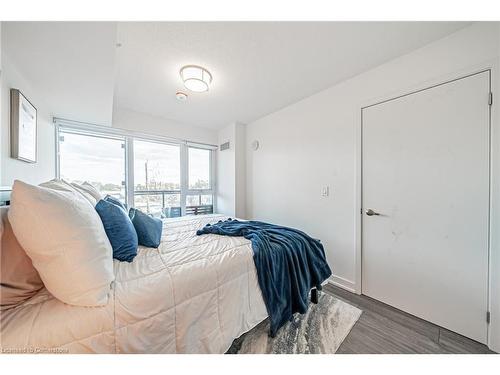 A301-1117 Cooke Boulevard, Burlington, ON - Indoor Photo Showing Bedroom