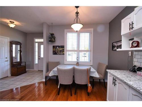 39 Twenty Place Boulevard, Hamilton, ON - Indoor Photo Showing Dining Room