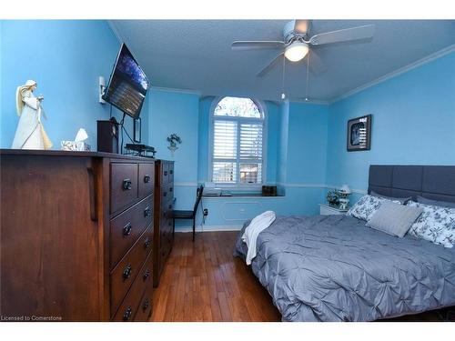 39 Twenty Place Boulevard, Hamilton, ON - Indoor Photo Showing Bedroom