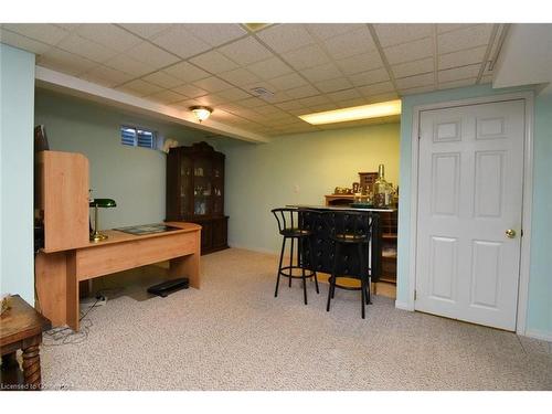 39 Twenty Place Boulevard, Hamilton, ON - Indoor Photo Showing Other Room